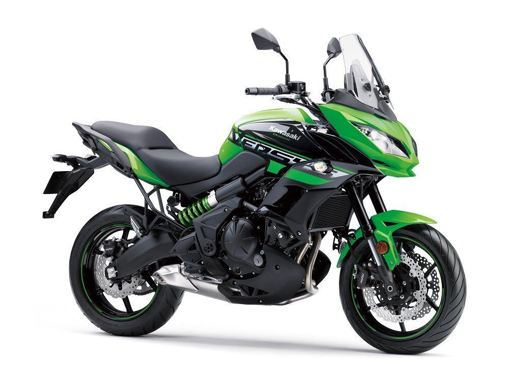 На фото мотоцикл KAWASAKI Versys 650 SE - Special Edition - Зеленый - 2018-го модельного года